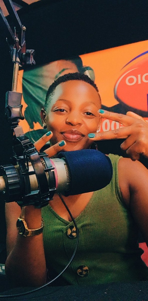 visionradio891's tweet photo. @RoseBatunga91 Is On With The Vision Base
Good Morning #TeamVisionBaseWithRoseB
#IssueOfTheDay:Would You Quit Your Current Job?
Yes Or No And Why ๐๐
#VisionRadioFeelGood
#ThrowbackThursday https://t.co/L9oNt95JWM