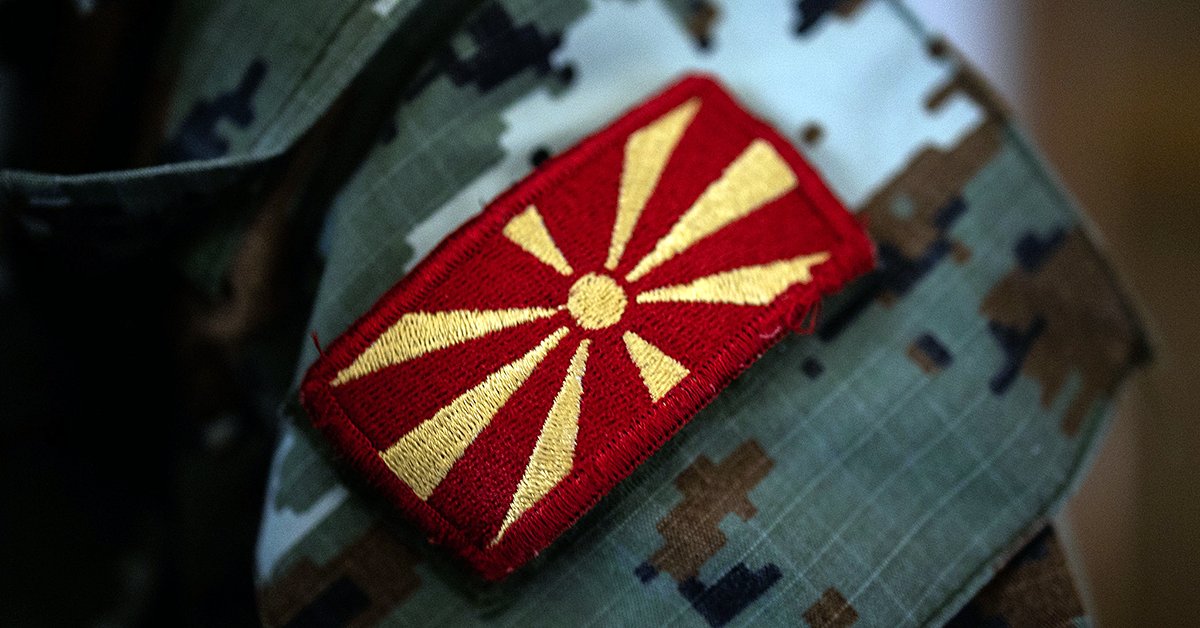 NATO's tweet photo. Retweet to join us in celebrating our Ally 🇲🇰 #NorthMacedonia on #IndependenceDay 

🤝 @MKmissionNATO #WeAreNATO https://t.co/05ApdlPUsM