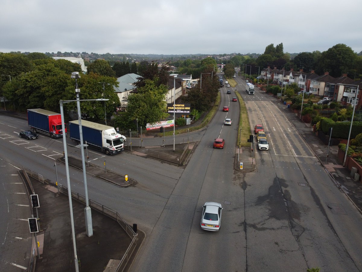 Brand new 6m x 3m digital billboard available for advertising on the A34 Newcastle.

👀350,000 potential views per week👀

Daily vehicle count 
🚗27,371 cars
🚐4,093 LGV
🚛1,198 HGV
🏍169 Motor bikes

Check out stokebillboard.co.uk/newcastle-unde… and contact for more information &amp; pricing.