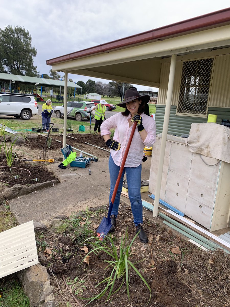 rebecca_bazley's tweet photo. Woke up in Coolah! With our @RuralAidAust team & volunteers to finish the roll out of our #OurTowns initiative. Today we’re painting, fencing, gardening & fixing up the tennis club! Thank you to our friends at #Holdmark for making this possible! https://t.co/iW3IDTT6dB