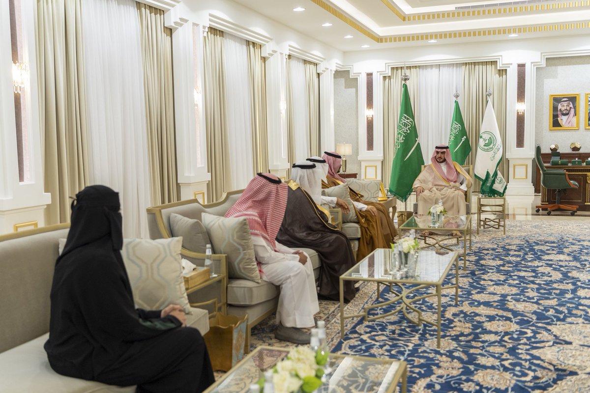 AljoufSA's tweet photo. سمو #الأمير_فيصل_بن_نواف يبارك لـ #نادي_الجوف_الأدبي تحقيقه المركز الأول في عدد الكتب المنشورة

#استثمر_بالجوف

#الجوف_سلة_غذاء_المملكة

https://t.co/5QTK9sdsVU

@MOCSaudi https://t.co/DuqCrXURep
