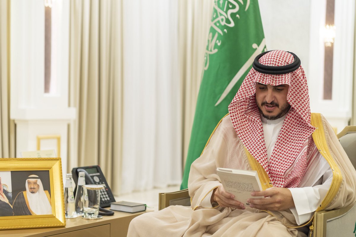 AljoufSA's tweet photo. سمو #الأمير_فيصل_بن_نواف يبارك لـ #نادي_الجوف_الأدبي تحقيقه المركز الأول في عدد الكتب المنشورة

#استثمر_بالجوف

#الجوف_سلة_غذاء_المملكة

https://t.co/5QTK9sdsVU

@MOCSaudi https://t.co/DuqCrXURep