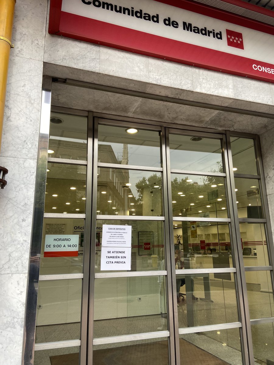 Cuando lo que a estas alturas debería ser normal en la Administración se anuncia como extraordinario…”SE ATIENDE TAMBIÉN SIN CITA PREVIA”.