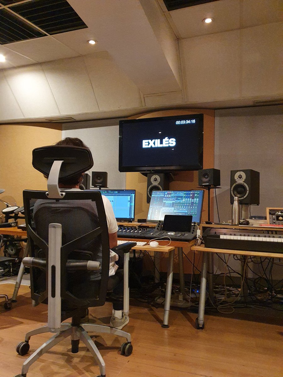 Mixage de "EXILÉS", cinq histoires de jeunes réfugiés en France racontés par le prisme de leur téléphone. Des parcours extraordinaires dans le plus ordinaire des objets. C'est un film de Lila Berdugo, production <a href="/SlugNews/">SlugNews</a> à découvrir bientôt sur <a href="/francetvslash/">francetvslash</a> .