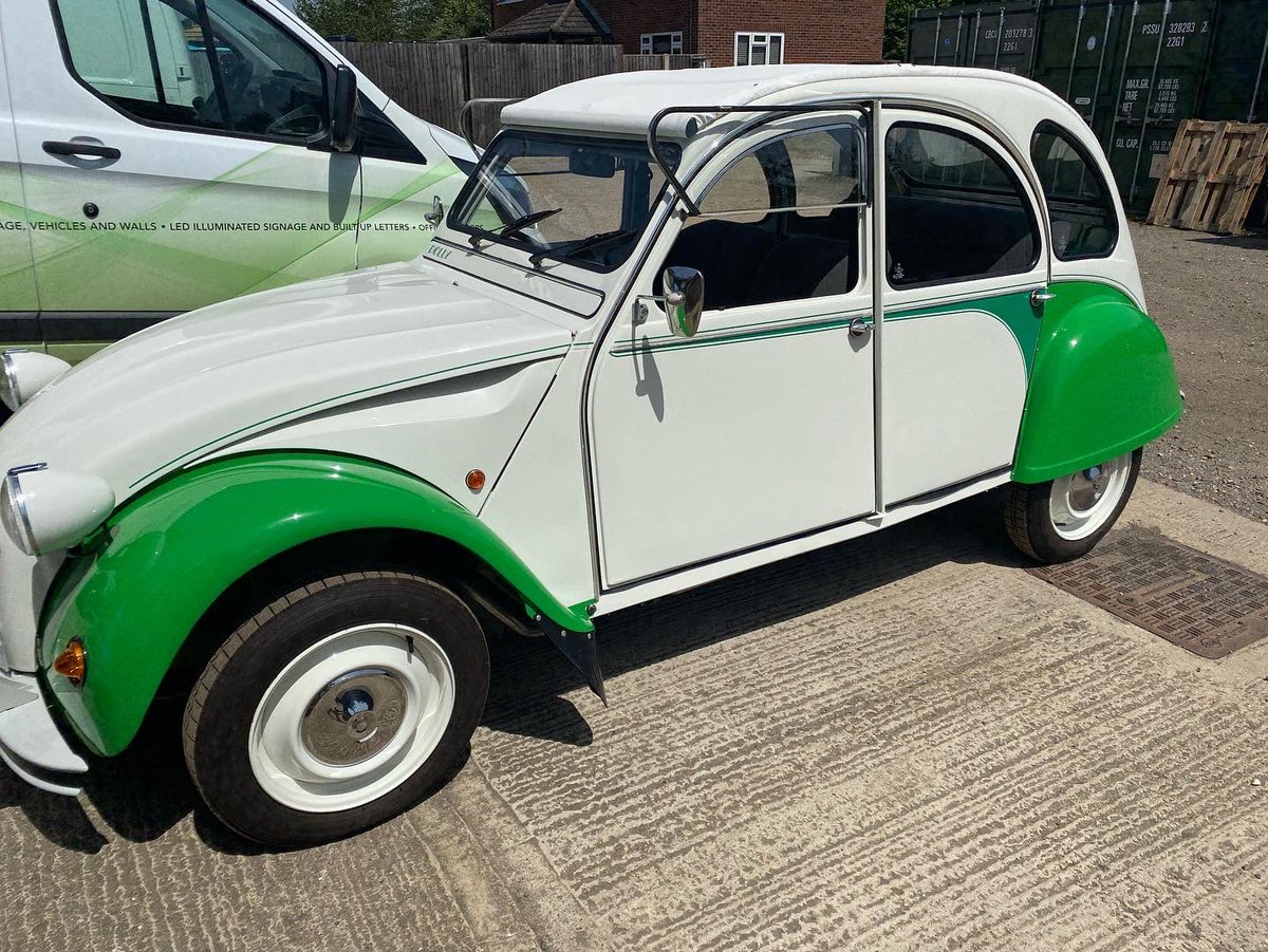 Creativesigns2's tweet photo. Coach lines and graphics applied to this newly renovated Citroen 2 CV 6
#signs #signage #graphics #coachline #classic #classiccars #citroen #citroen2cv #car #berkshire #buckinghamshire #london #vintage #vintagecar #vintagecars #motor https://t.co/Oasxc9urzk