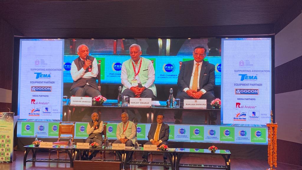 dfccil_india's tweet photo. (1/2) Sh N Srinivas @diropbd_dfccil spoke about the distinguishing @dfccil_india features like #Higher #Speed #ServiceQuality & #TransitAssurance, focus on attracting #nonconventional #traffic towards IR, #SelfReliance & #Sustainability through #Solar energy, #CyberSignalling, https://t.co/V6VwvJnPLG