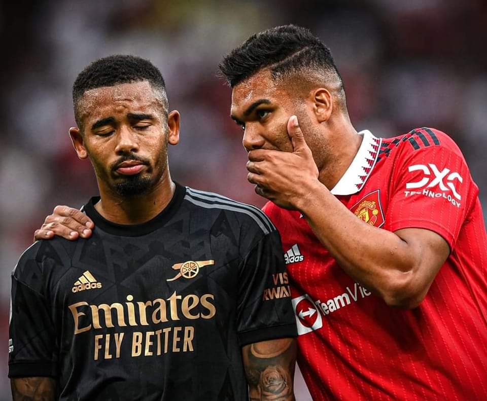 "Bro, jangan la sedih.. Kau kalah pun masih duk atas lagi.. Tak macam team satu lagi tu, duk bawah, tapi dia kata dia King.." Bisik Miro pada Mat Jay