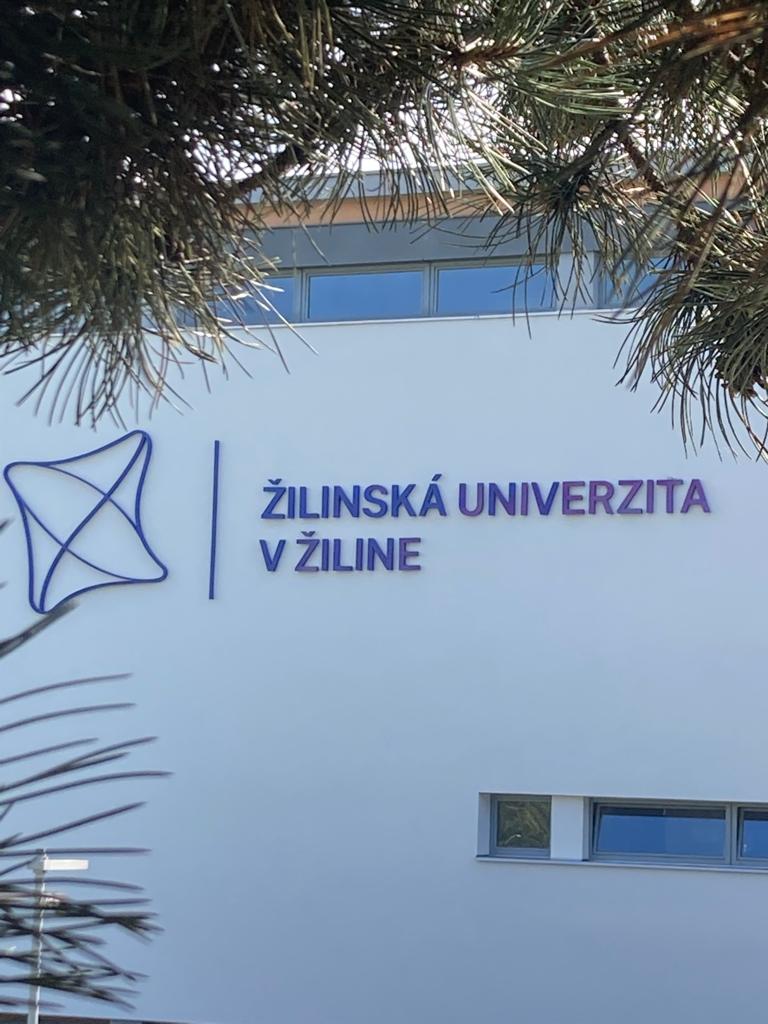 MOBILNOST NASTAVNIKA U SLOVAČKOJ 
PROJEKT I WILL SURIVIVE 

Na sveučilištu u Žilini smo sudjelovali na radionicama o zaštiti objekata, civilnoj zaštiti, zaštiti od požara te postupanju u slučaju srčanog zastoja. Isprobali smo vježbu prve pomoći kroz virtualnu stvarnost.