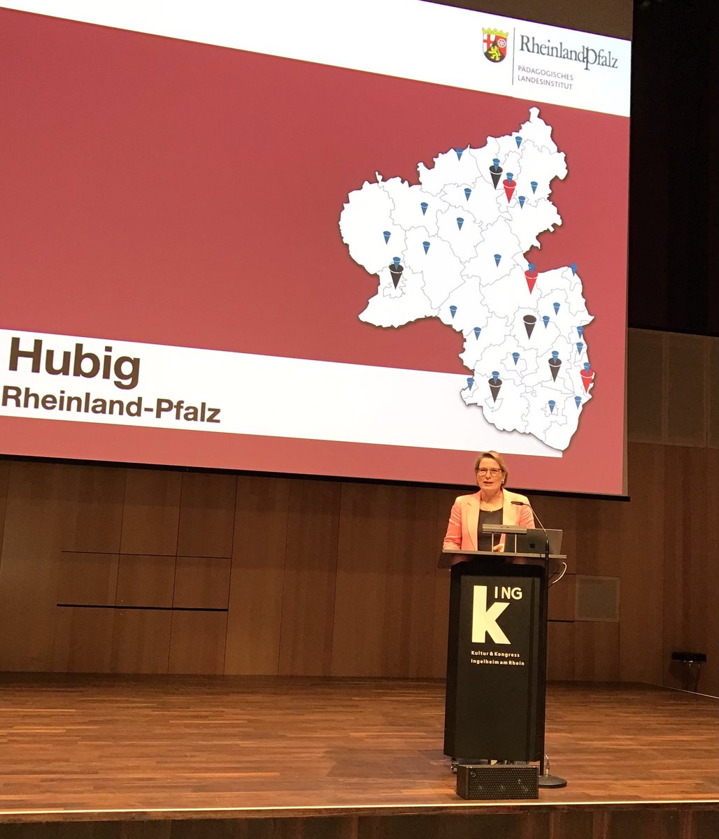 pl_rlp's tweet photo. Das digitale Kompetenzzentrum #RLP am PL geht heute im Rahmen der Eröffnungsfeier offiziell an den Start. Ein wichtiges Ziel des Tages und des #DigiKomp ist die #Vernetzung der Partner, aber auch die Schaffung einer zentralen Ansprechstelle @digiKompRLP @Bildung_RLP https://t.co/5Uawxws5XH