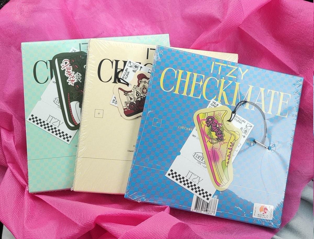 itzpupperoo's tweet photo. Thank you again @seoul_stop
#ITZY_CHECKMATE standard + limited + special versions complete 💯
#MY_CHECKMATE #ITZY @ITZYofficial https://t.co/jolImfEnc5