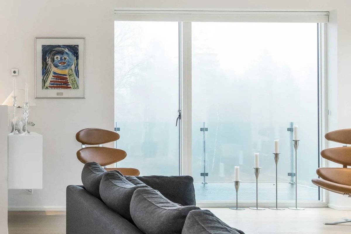 In this contemporary Danish design home the mixed use of Idealcombi Futura+ and Futura+i allows for inward opening and outward opening to be used together without compromising the slim external sightlines.

#danishdesign #idealcombi #energysaving #windows #doors #homes