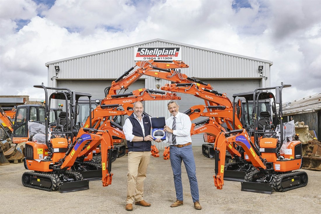 EarthmoversMag's tweet photo. Construction equipment distributor, Shellplant has surpassed the 5,000 sales mark for its Kubota mini-excavator range.
Read story ⬇️
https://t.co/jO638Q5wHs
-----
#earthmoversmagazine #kubota #shellplant #miniexcavator #digger #excavator #construction #plant @KubotaUK https://t.co/Ogs3hm58sa