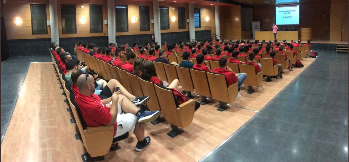 FCHArbitres's tweet image. 🔜 El proper dissabte 10 es realitzarà l'stage de pretemporada per a tots els àrbitres de la @FedCatHandbol . Els detalls 👇

⏰ Torn de matí
09:00h - 13:00h

⏰ Torn de tarda
16:00h - 20:00h

📍 Les Franqueses - Can Ribas - Centre de Recursos Agraris

🙌 Som-hi!