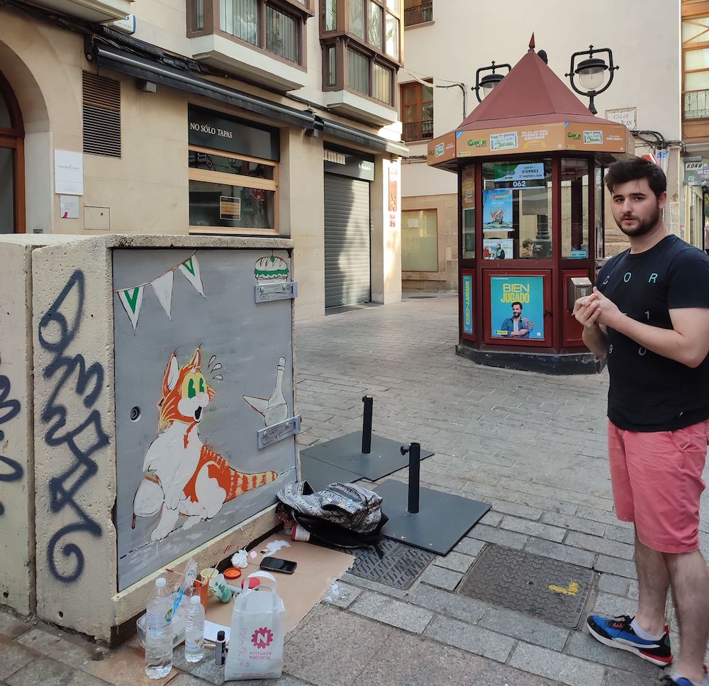 f_pioneros's tweet photo. 21 jóvenes creadores, de 18 a 25 años, han dado color a 50 cajas de registro de luz de Logroño.
Esta tarde el Ayuntamiento de Logroño presenta "Luces de la ciudad" con la animación musical de Mix-Es Band.
A las 20:00 en la puerta de la Gota de Leche.
¡Acompáñanos! https://t.co/5wzD0l9D7r
