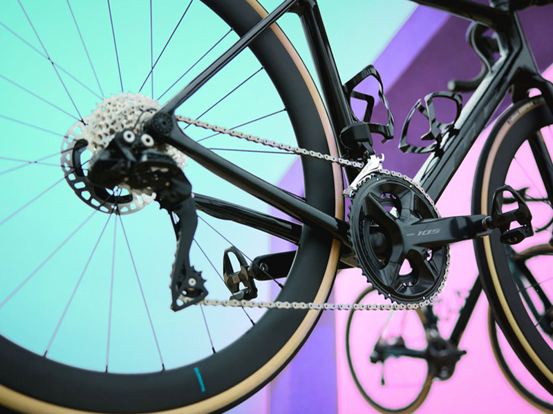 CycleRevo_'s tweet photo. 𝗦𝗵𝗶𝗺𝗮𝗻𝗼 𝟭𝟬𝟱 𝗗𝗶𝟮 𝗶𝘀 𝗵𝗲𝗿𝗲!
Only 𝗧𝗪𝗢 𝗶𝗻 𝘀𝘁𝗼𝗰𝗸 so grab yours ASAP to avoid disappointment!

𝗦𝗵𝗼𝗽: 

#shimano #shimano105Di2 #newin #cycle #bike #bikeupgrade #limitedstock #bikelife https://t.co/OYippOgmel