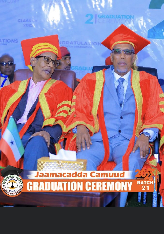 Awale11's tweet photo. Two fine #Somaliland presidents both attending #Amoud University 21st graduation ceremony

Even encounters between arch political rivals #Clinton &amp; #Bush Presidents were far more warmer, African leaders got to learn the art of being magnanimous &amp; humility. 
#Politics #Chemistry. https://t.co/dVhghlnITe