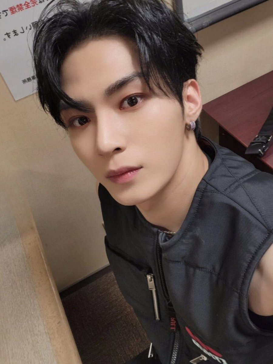 OmegaXworldwide's tweet photo. @OmegaX_members [#OX]

While waiting for the Osaka concert ~~

#OMEGA_X #오메가엑스 
#한겸 #HANGYEOM https://t.co/j7s5rZ3jPz
