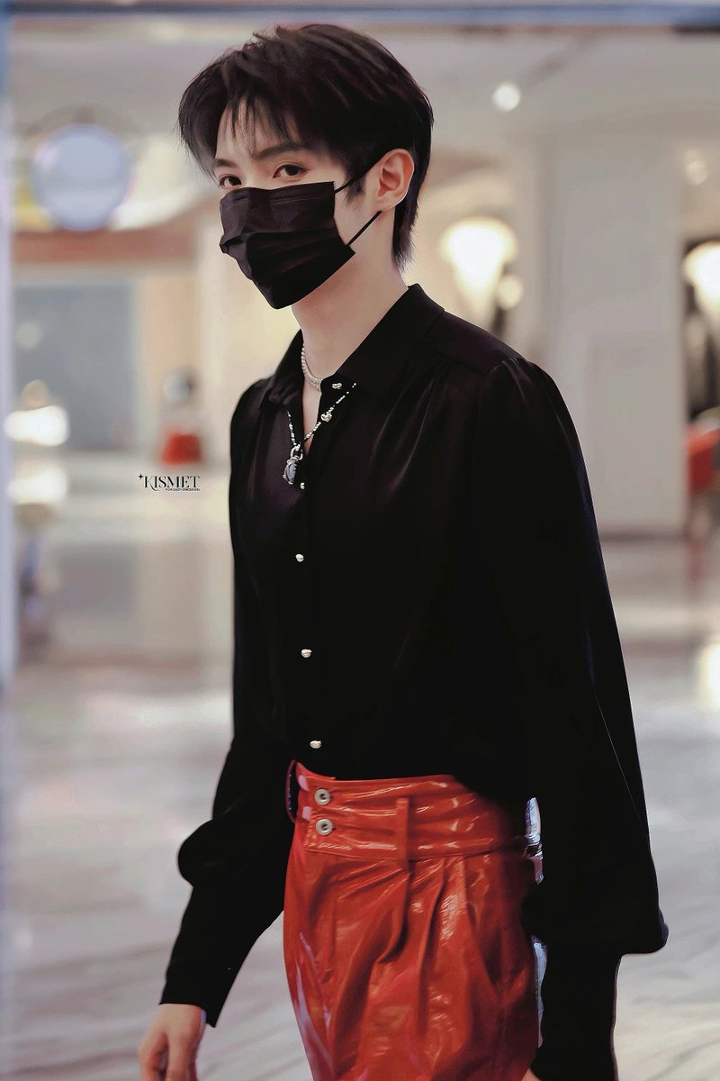 Nukie0503's tweet photo. ฉันจึงเป่าคาถาเพื่อให้เธอหลงใหล
ให้ทองที่แปะหน้าฉัน ทำให้เธอคลั่งไคล้
จะขอเอาความมารักฉันมาผูกไว้ให้ในหัวใจเธอมีแต่ฉัน
.
.
.
ได้ลูกได้ แค่นี้ก็หลงไม่ไหววววแล้ววววครับ

cr.KISMET丨罗一舟
#หลัวอีโจว  #罗一舟   
#루오이저우 #LuoYizhou
#Cpop #IXFORM #FORMIX https://t.co/SRojBQOC1D
