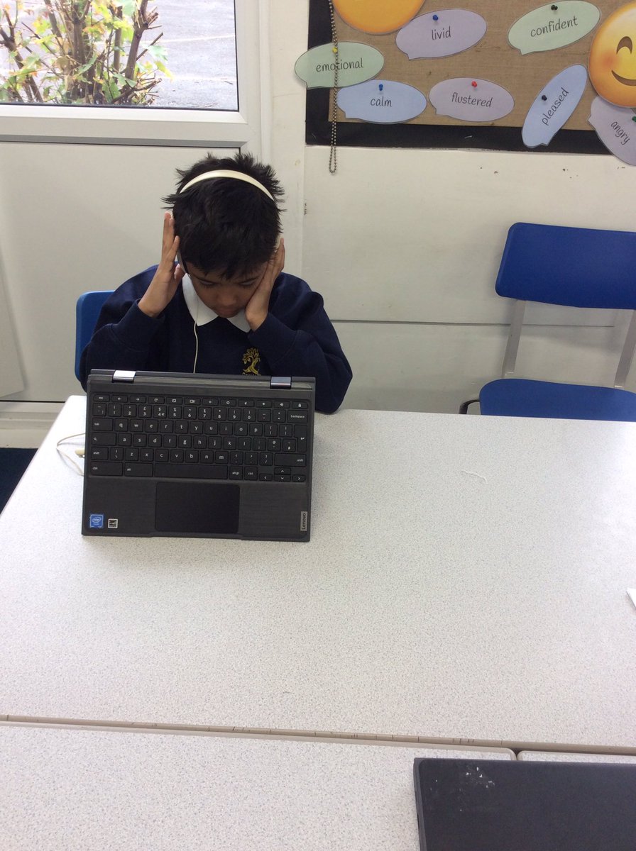 CamblesSchool's tweet image. Team Elephants have been busy using chromebooks to support heir understanding of new vocabulary from a timeline they had ordered #camblesforthcomputing #camblesforthreading