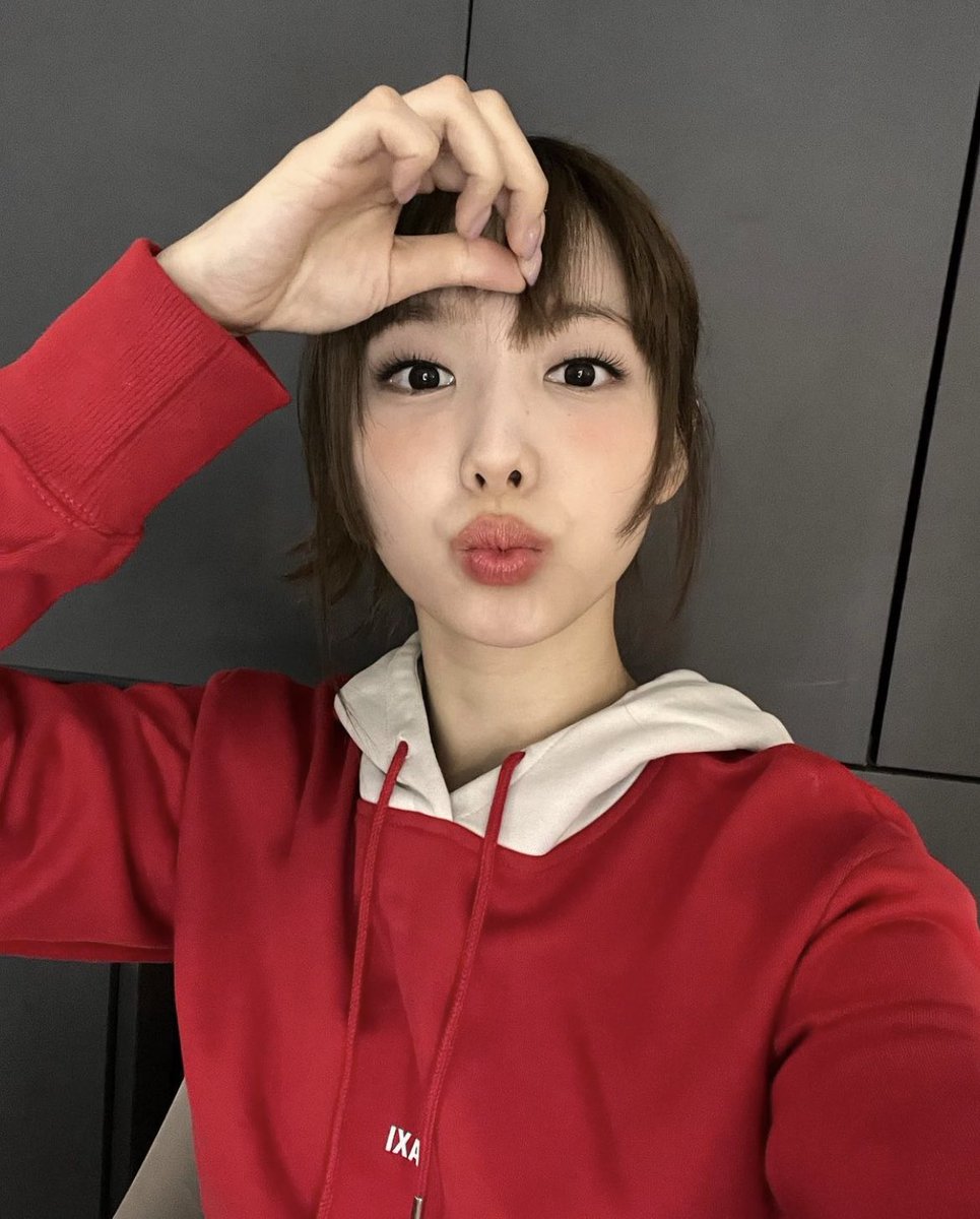 nayeon archive tweet media