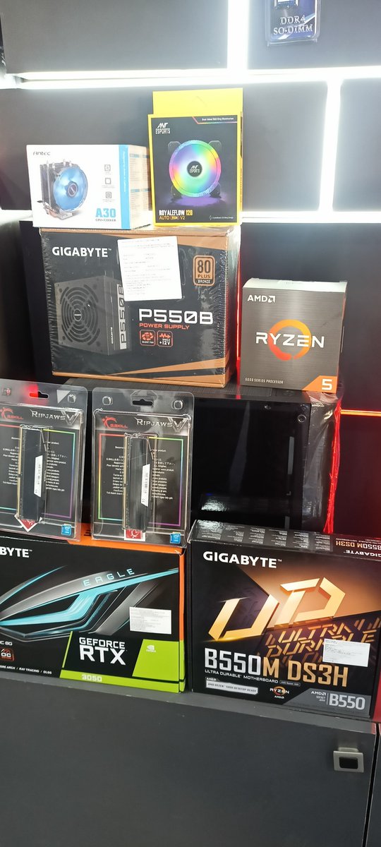 GeektopiaIT's tweet photo. #geektopia
Custom PC ready for Assembly.... https://t.co/KFmYs5iQ3u