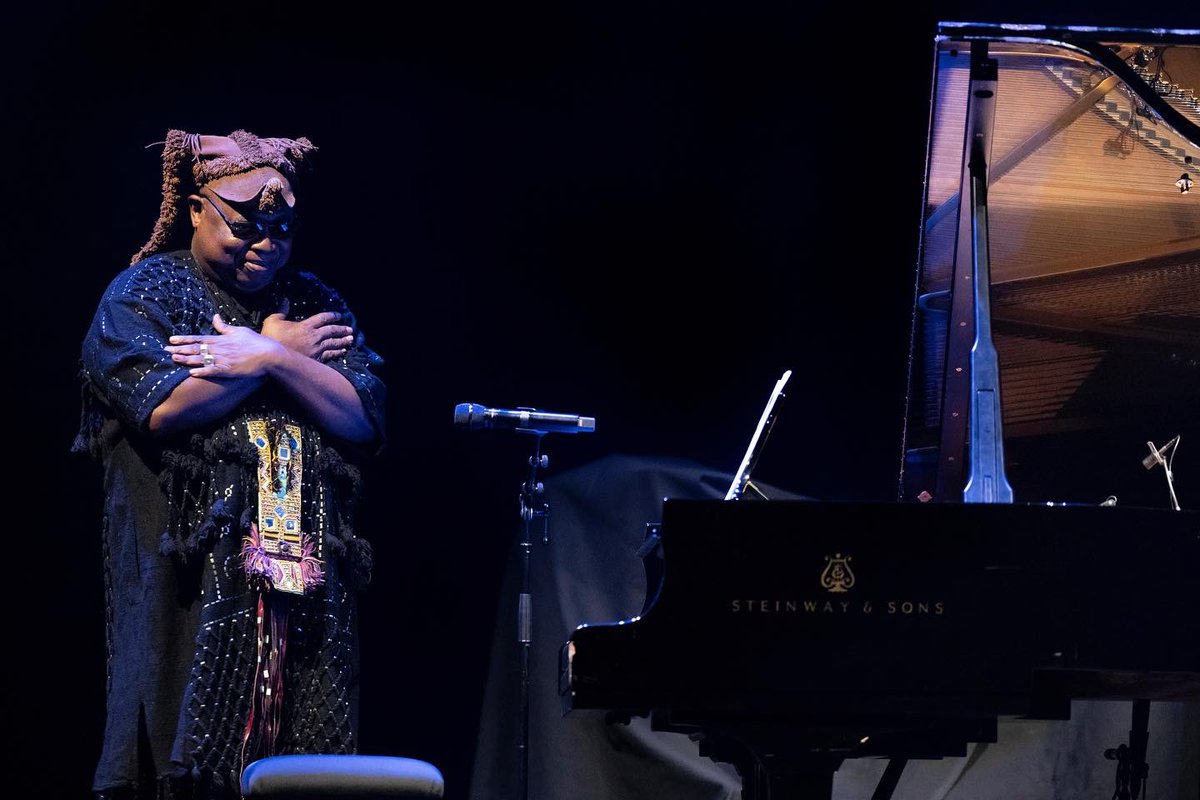 jazzalavillette's tweet photo. La multi-instrumentaliste américaine Angel Bat Dawid et son gang gospel Tha Brothahood ainsi que le pianiste malien Cheick Tidiane Seck nous on offert un vent de liberté hier soir en cité de la musique 🎷

📷
©joachimbertrandphotography

#Jazzalavillette22 #JazzIsNotDead https://t.co/iexuw9StnL