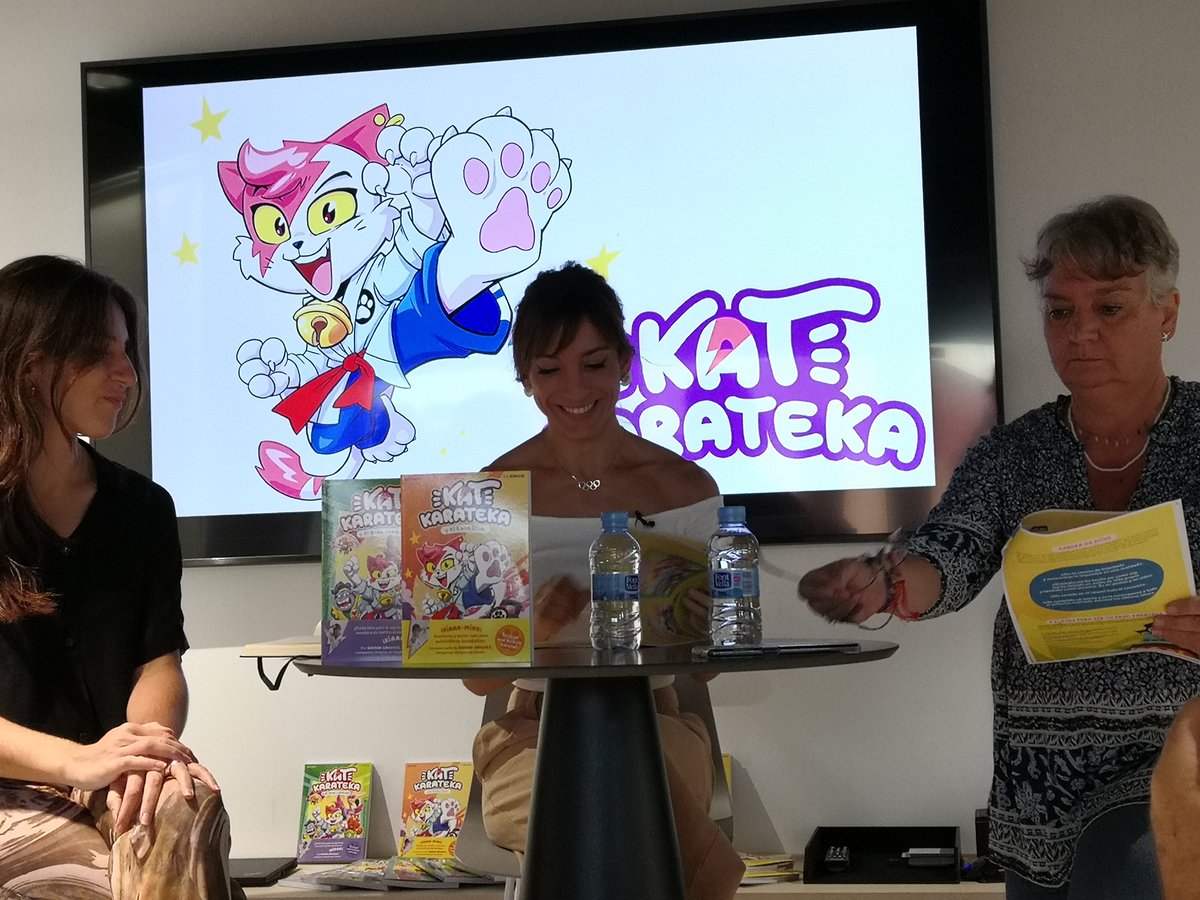 dacilmp's tweet photo. En la presentación de la colección de #KatKarateka con #Sandrasanchez karateka campeona olimpica 2020 😍😍😍 @penguinkidsES https://t.co/ETybOUsySS