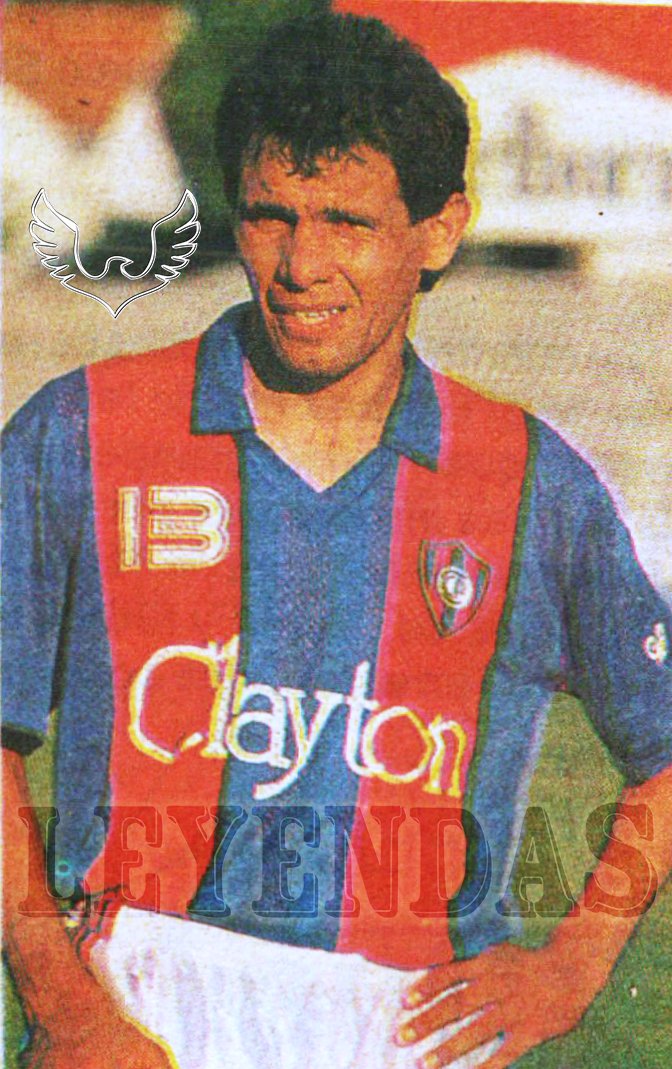 #tbt 
Este era Víctor Genes cuando fue jugador de Cerro Porteño, tenemos la duda de cuándo pudo haberse sacado esta foto, por el diseño de la casaca puede que haya sido en 1992 o 1993.