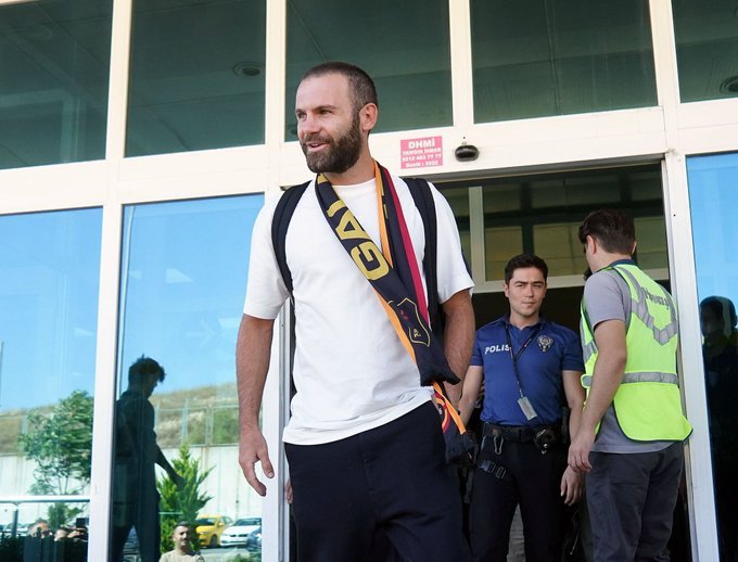 ALPERENUZAN42's tweet photo. O artık bir aslan 🦁💛❤️
#WelcomeMata https://t.co/TwKoLkiAGk