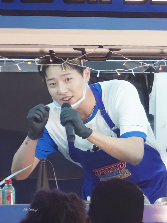 ApSnap10X's tweet photo. พ่อค้าร้านนี้เอนเตอร์เทน​ลูกค้าแบบ 10 10 10เลยค่าา✨
#FoodTruckBattleSS2
#FoodTruckBattleSS2xWoodz https://t.co/SPkb54URXl