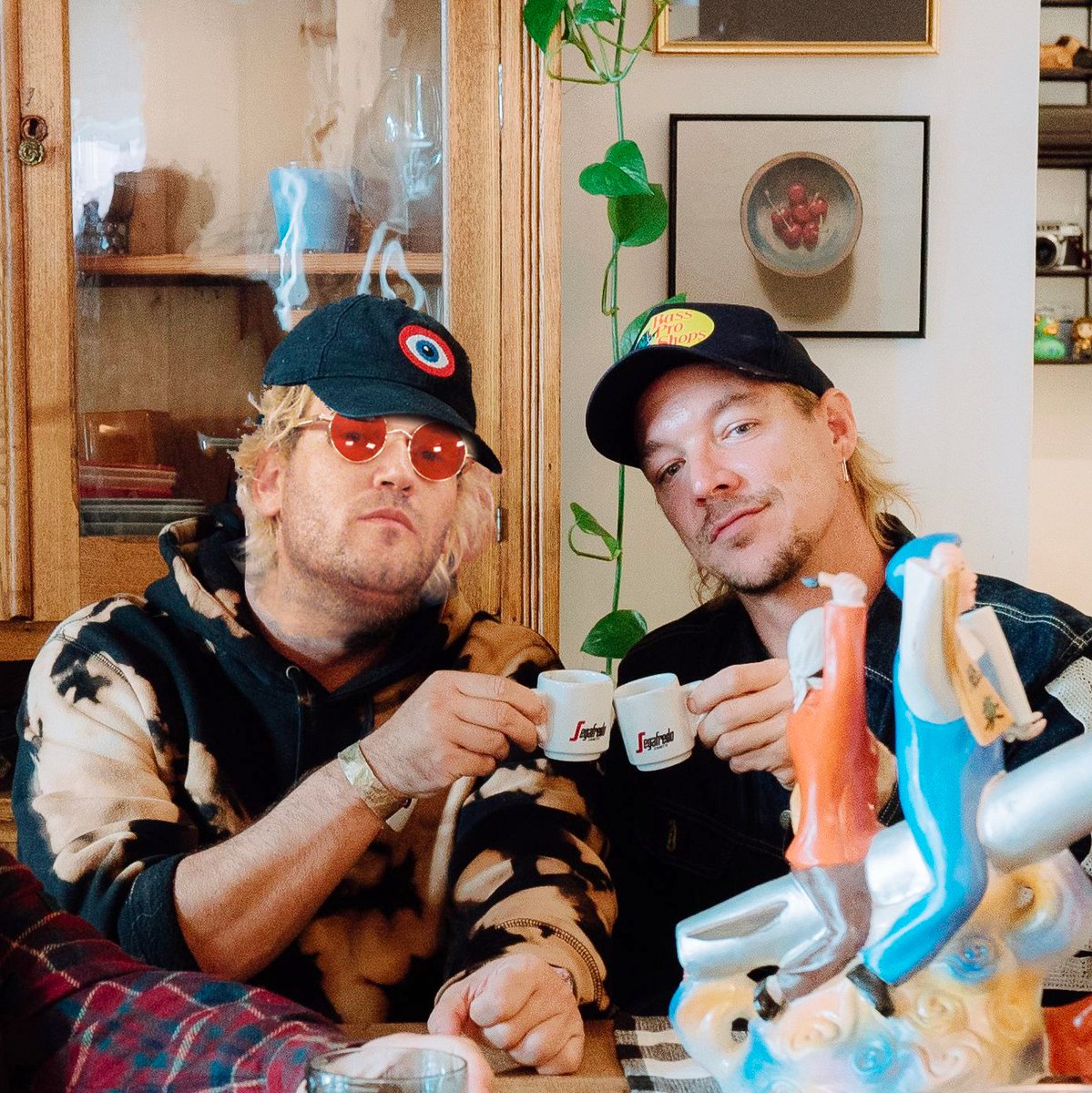NEW REMIX I DID FOR @diplo !!!!! It's like half remix half cover version because I sing on this one which is sickkkkkkkkk I absolutely had a blast working on this with the legendary @JosephAshworth_ aka Ashee Out on @thehigherground & @LifeAndDeathYes FML Seriously
