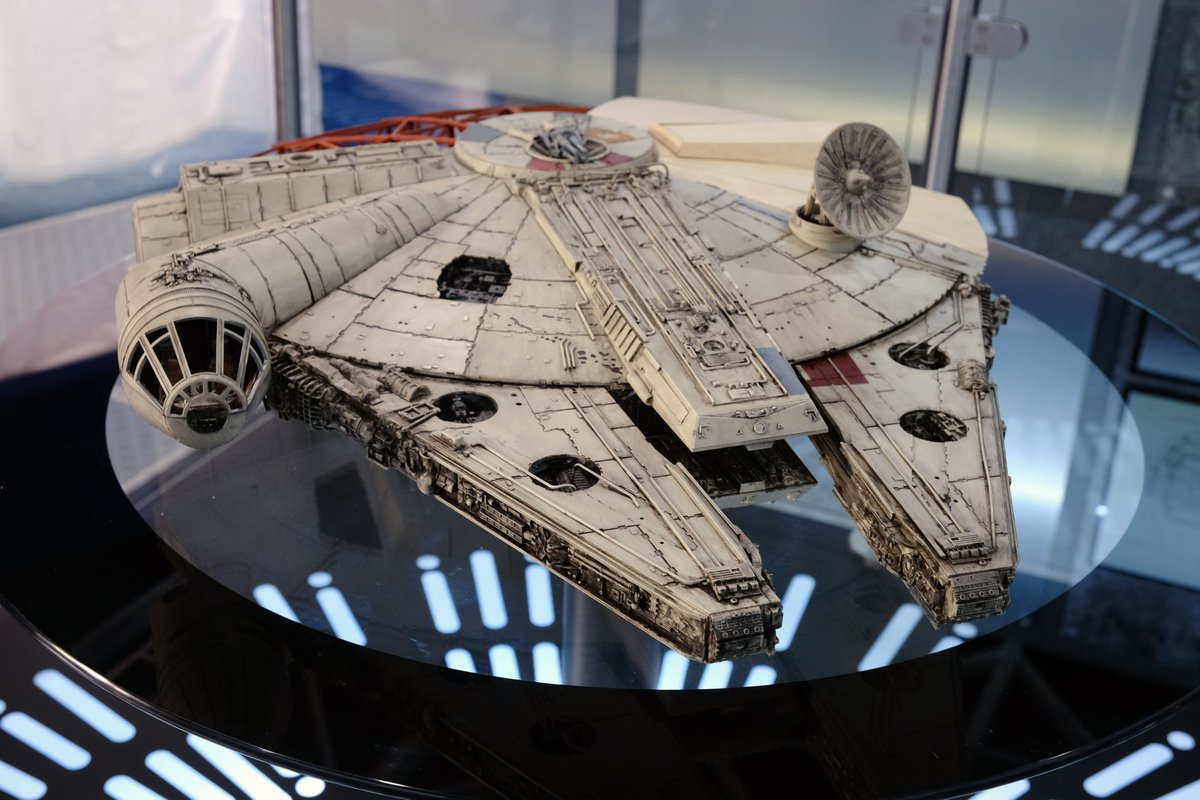 HeritageFundCYM's tweet photo. Tua’r gorllewin nesaf a galacsi ymhell, bell i ffwrdd – #DocPenfro a dweud y gwir, i'r @PDHeritageCent i weld yr arddangosfa #MilenniumFalcon rydyn ni wedi'i hariannu am adeiladu llong sêr maint llawn #StarWars yno ym 1979 ar gyfer   #TheEmpireStrikesback #TreftadaethArAgor (3/6) https://t.co/FeNlL87F5r
