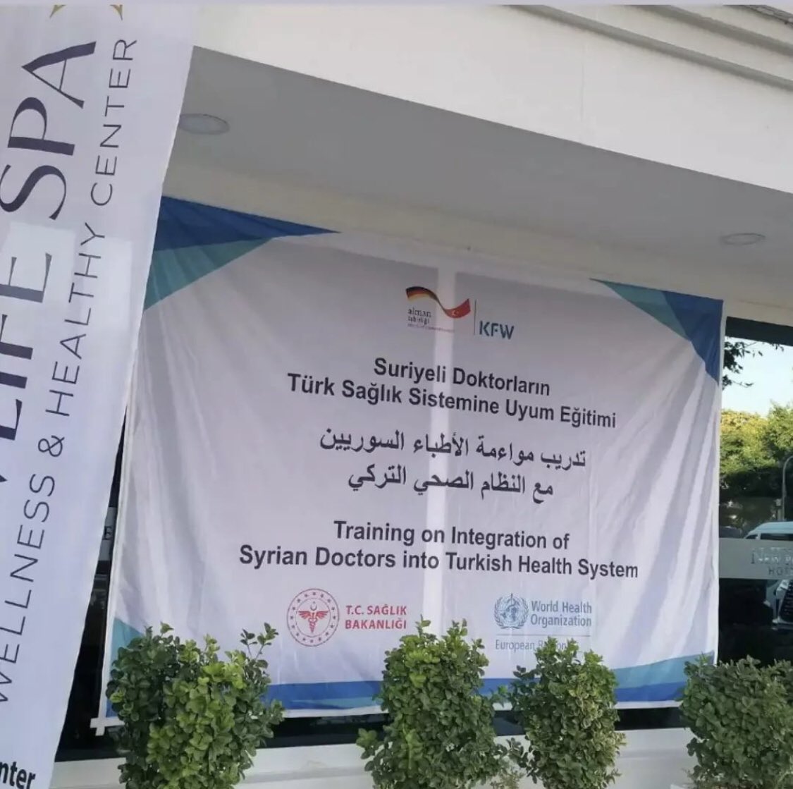 #YbuHekimlerMagdur #yabancıuyrukluasistanhekimler hangi sağlık sistemine kimi uyduruyorsunuz ? Aloooo Türküz biz! Tüm asistan hekim arkadaşlarıma duyurulur biz yabancıyız diye laf ediyorsunuz ya size diplomasının var olduğundan bile haberinizin olmadı yeni arkadaşlar geldi !