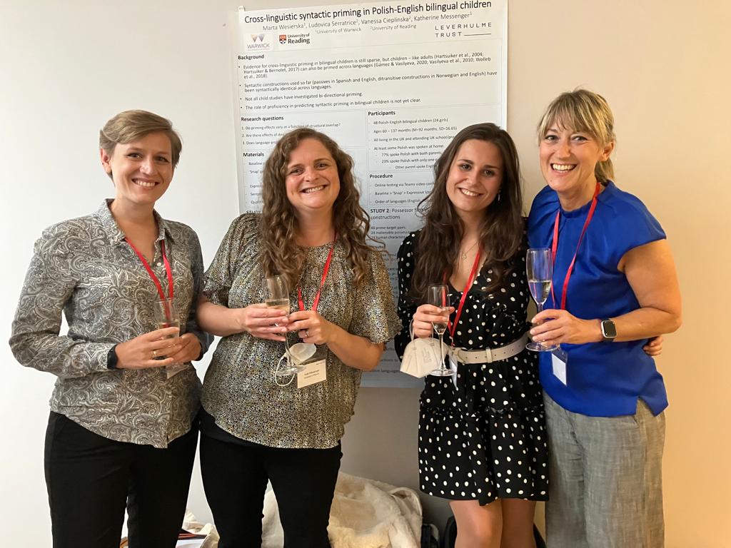 The Bilingolab team all in one room for the second time since the beginning of the project. We presented the findings from our first study yesterday at #amlap2022, thanks to everyone who stopped by to check it out. 
Perk of an evening session? Posters with a side of bubbles.
