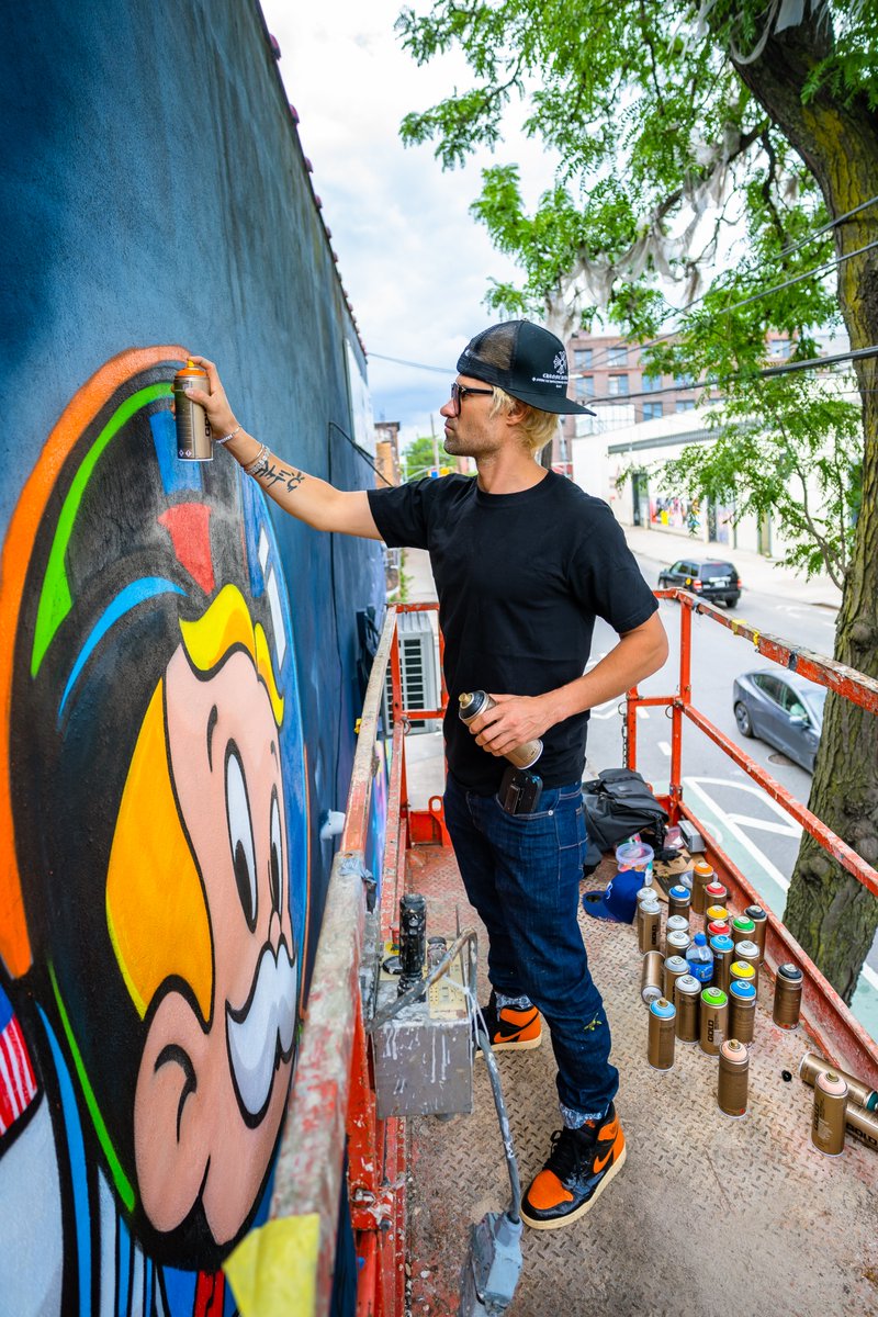 ragstorichienft's tweet photo. Alec has already painted several murals in the streets of New York city 🗽

Can you guess how many? 👀

#RagstoRichie 
@alecmonopoly https://t.co/JzZIklyAyb