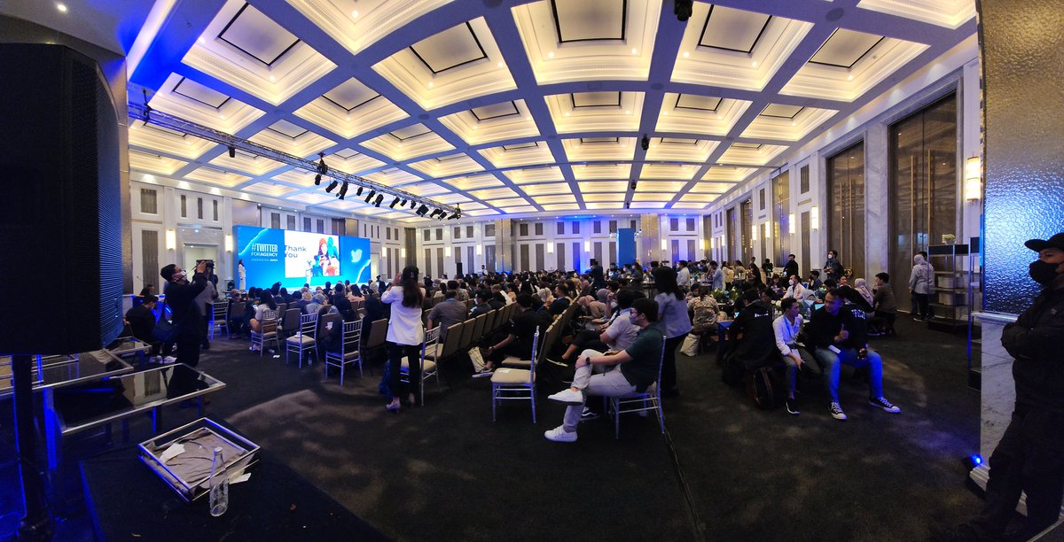 fishfishphish's tweet photo. What a crowd in Indonesia! @sigitleksana crushing it on short notice
#TwitterForAgency https://t.co/KcSpAYil2T