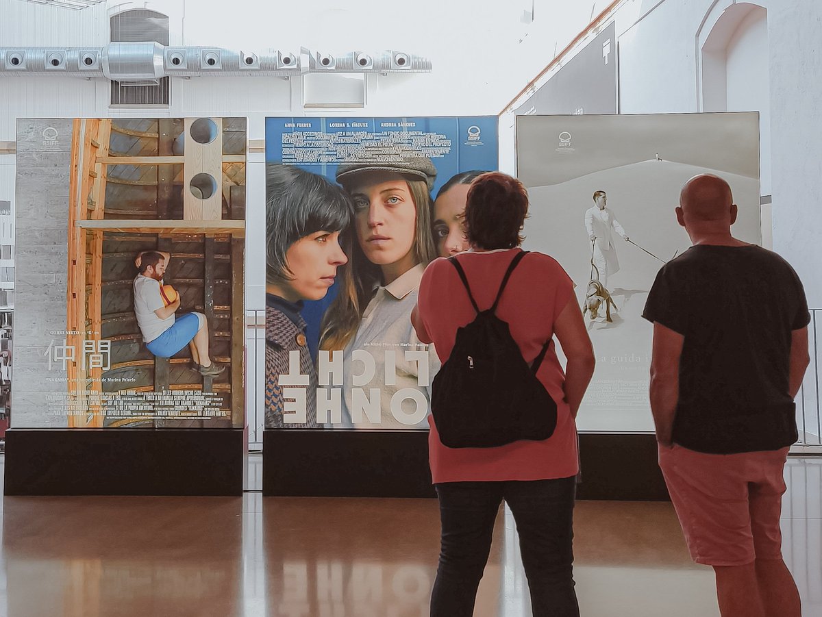 Qué bonito y qué original el último proyecto de <a href="/marinapbur/">Marina Palacio</a> [Film Not Found_Try Again] que se estrenó ayer dentro del <a href="/sansebastianfes/">Donostia Zinemaldia - Festival de San Sebastián</a>. 

Un homenaje a todas aquellas personas que están detrás de los focos a través de carteles de películas ficticias. Una preciosidad. ⚡