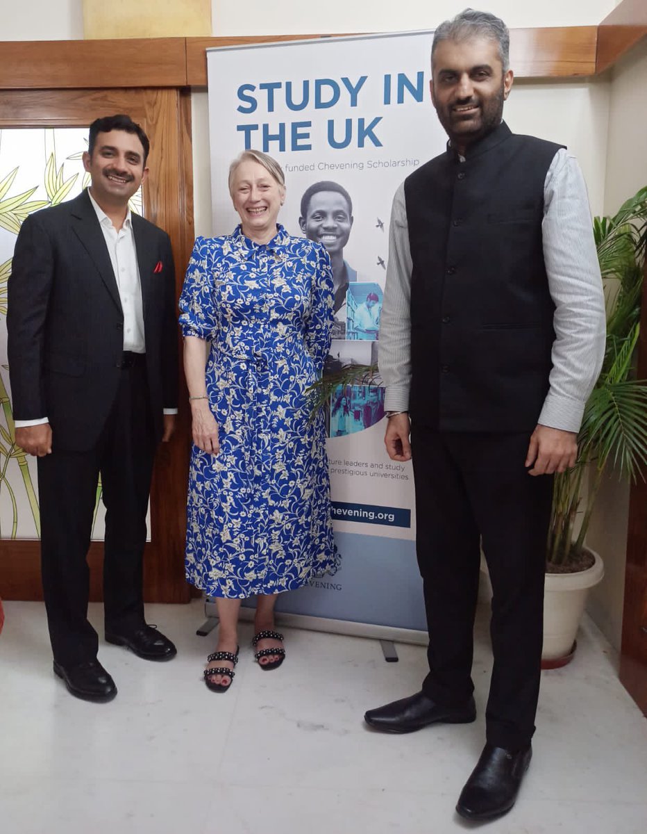 UKinChandigarh's tweet photo. Caroline Rowett, British Deputy High Commissioner, congratulates the 🇮🇳 Chevening scholars &amp; fellows from this region at their pre departure session. A great evening of celebrating 🇬🇧🇮🇳 living bridge

You could be one of the future leaders! Apply now 

https://t.co/9l8QB0ZZLh https://t.co/3fNCof8xzw