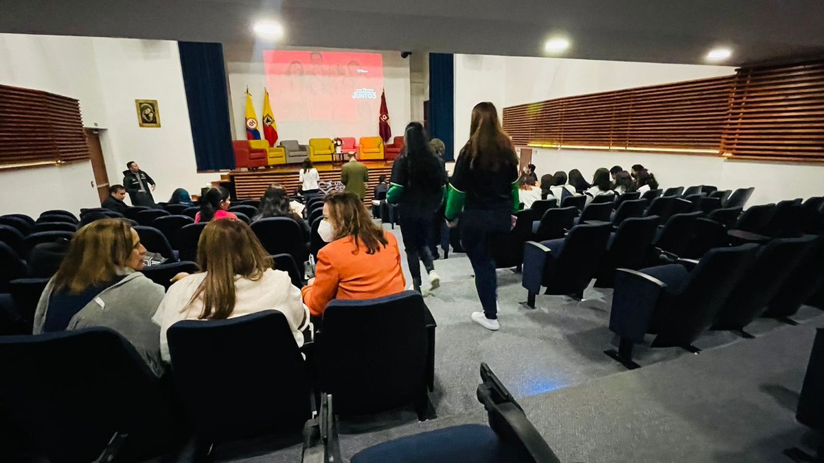 Educacionbogota's tweet photo. El 1⃣ #ForoEducativo Local ya inició.😱
Desde la @Unicervantes los colegios de Usaquén reflexionarán sobre la educación del S.XXI.
Aquí los estudiantes del Aquileo Parra dicen 🗣️¡Presente!
Conoce cómo nos preparamos para el #FED2020 buscando las publicaciones con la etiqueta. https://t.co/1Ps2EIK0o9
