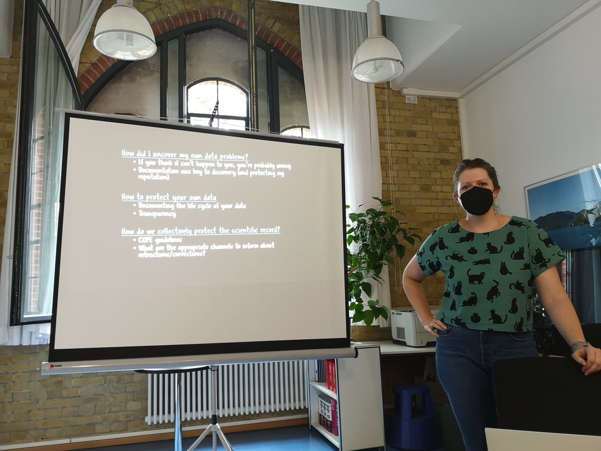 dr_felisea's tweet photo. Some crazy cat lady is telling us horror stories today... 😱 So glad I have my data's #birthcertificate at home... Time to get better at version control! @KateLaskowski #datareproducibility https://t.co/aWoPlgNYp4