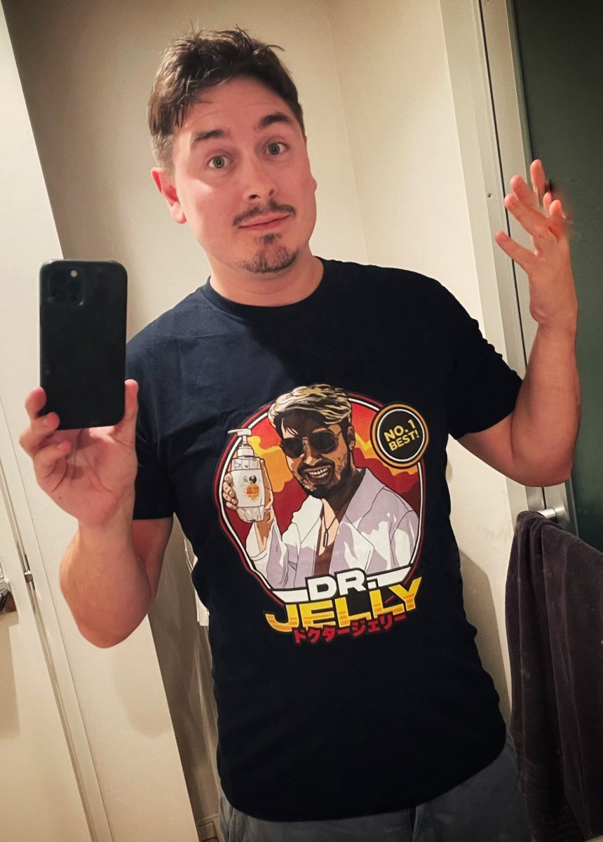 AbroadInJapan's tweet photo. Dr Jelly shirt finally arrived!
I rather like it 😂
Certainly got some interesting expressions in Tokyo station today.

You can check out the Dr Jelly Merch here!
☀️https://t.co/RvAZZqNV9a https://t.co/CefEv546Yt