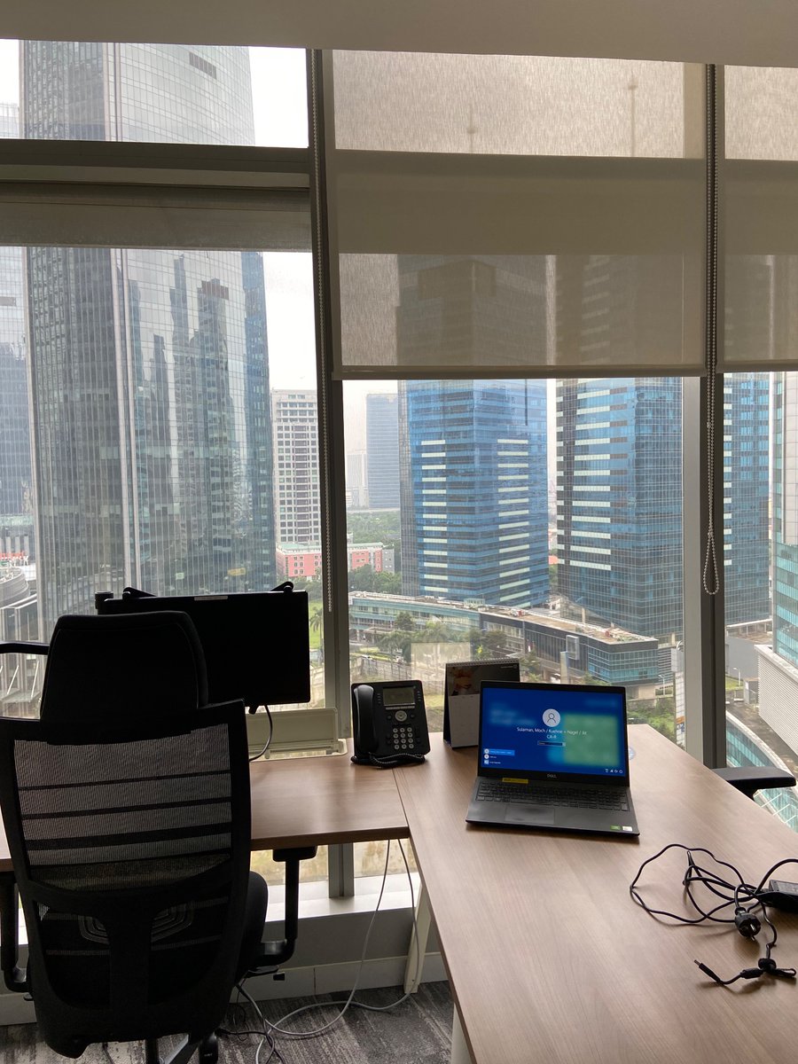mochslmn's tweet photo. Dulu kalau kejakarta sering mikir apa yah rasanya kerja di gedung tinggi, sering mikir bisa ga yah kerja disana. Dan alhamdulillah gak nyangka bisa juga kerja di gedung tinggi. Bener2 teori ngayal aja dulu doa, let univers do his magic ⭐️🪐⭐️✨ngayal apalagi nih… https://t.co/B9vYdx2bVy