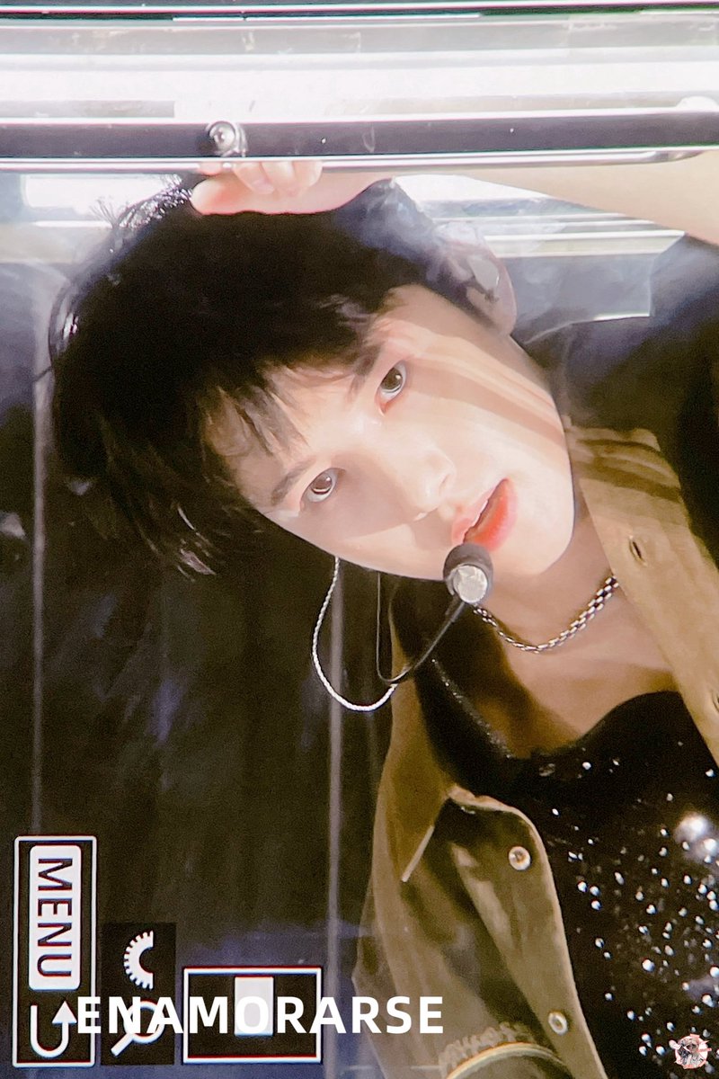 renjunbase's tweet photo. chin sudah terenjun renjun! belum hari ini?😭😭 https://t.co/cBBSlCICCV