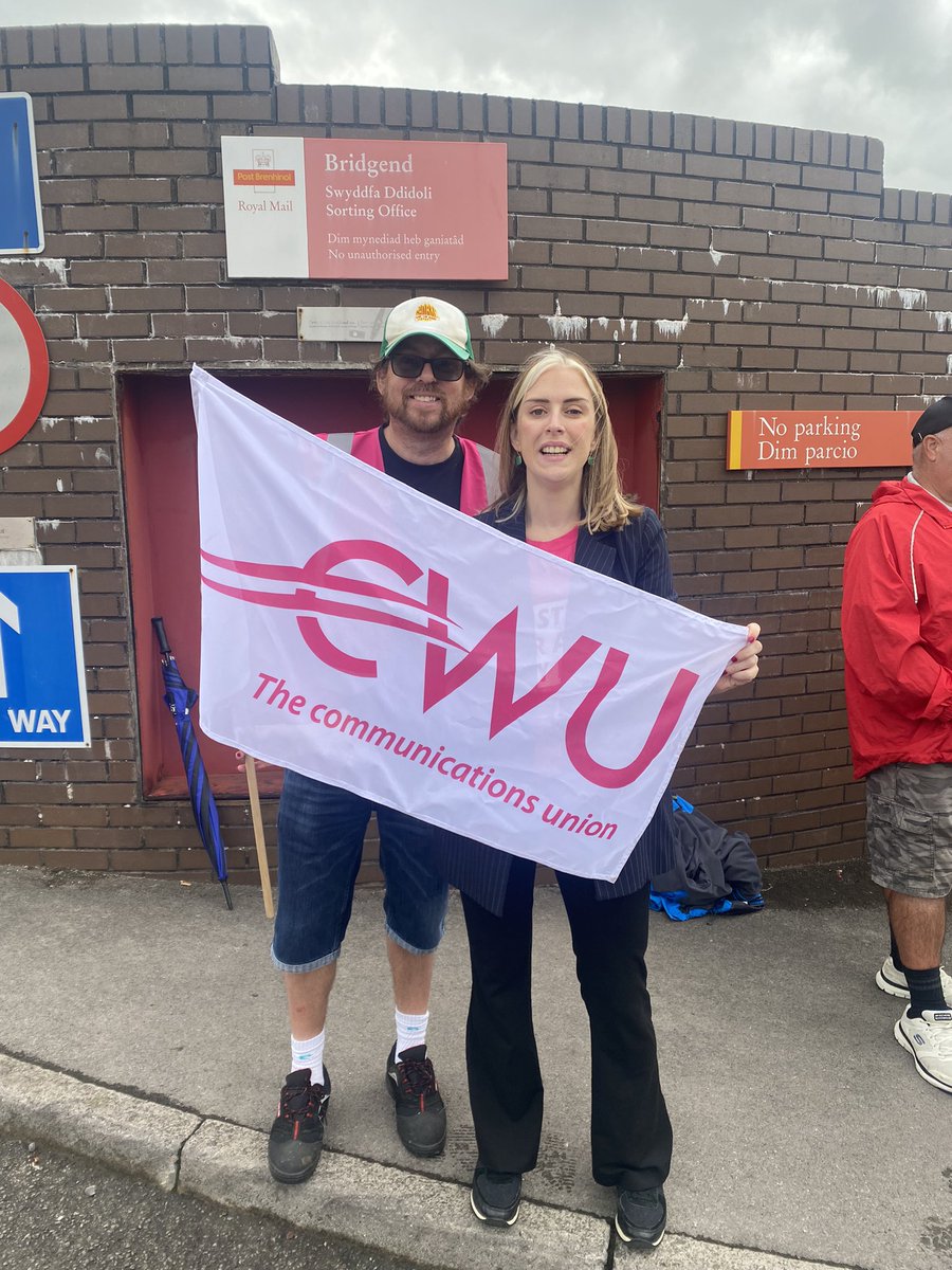 sarah4bridgend's tweet photo. ✊ On picket line with fellow @CWUnews members this morning at Royal Mail #Bridgend depot, along with @huw4ogmore and Bella 🐾
Our posties deserve fair pay and conditions - including sick pay - and should not be forced to strike! #StandByOurPost #Solidarity @cwu_southwales 🌹 https://t.co/ZI5dVteoCI