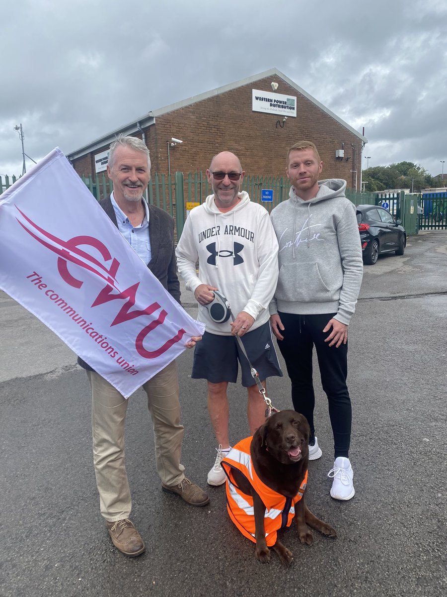 ✊ On picket line with fellow @CWUnews members this morning at Royal Mail #Bridgend depot, along with @huw4ogmore and Bella 🐾 Our posties deserve fair pay and conditions - including sick pay - and should not be forced to strike! #StandByOurPost #Solidarity @cwu_southwales 🌹