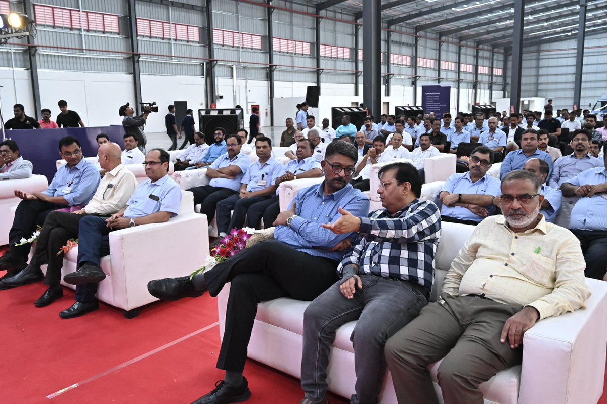 Mahindralog_MLL's tweet photo. We are proud to announce the inauguration of our 1 lakh sq. ft. Multi Client Warehouse at Nashik. To know more, please read the entire press release on: https://t.co/f4A1I9Ts6T

#warehouse #sustainability #nashik #multiclient #inauguration #pressrelease #mahindralogistics https://t.co/Nsx5gnEzj8