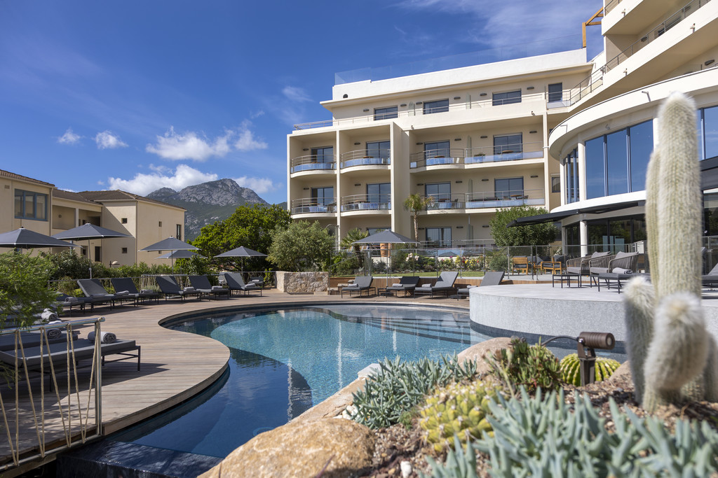 Want a Jacuzzi in your hotel room? Of course you do!
Hostellerie du Moulin des Oliviers, West Coast, has 2 rooms with a private Jacuzzi  bit.ly/3BWVrAa

Or Hotel Acquale, Calvi, with suites offering a private Jacuzzi too... bit.ly/3BTwzsW

Go on...splash out 🛁