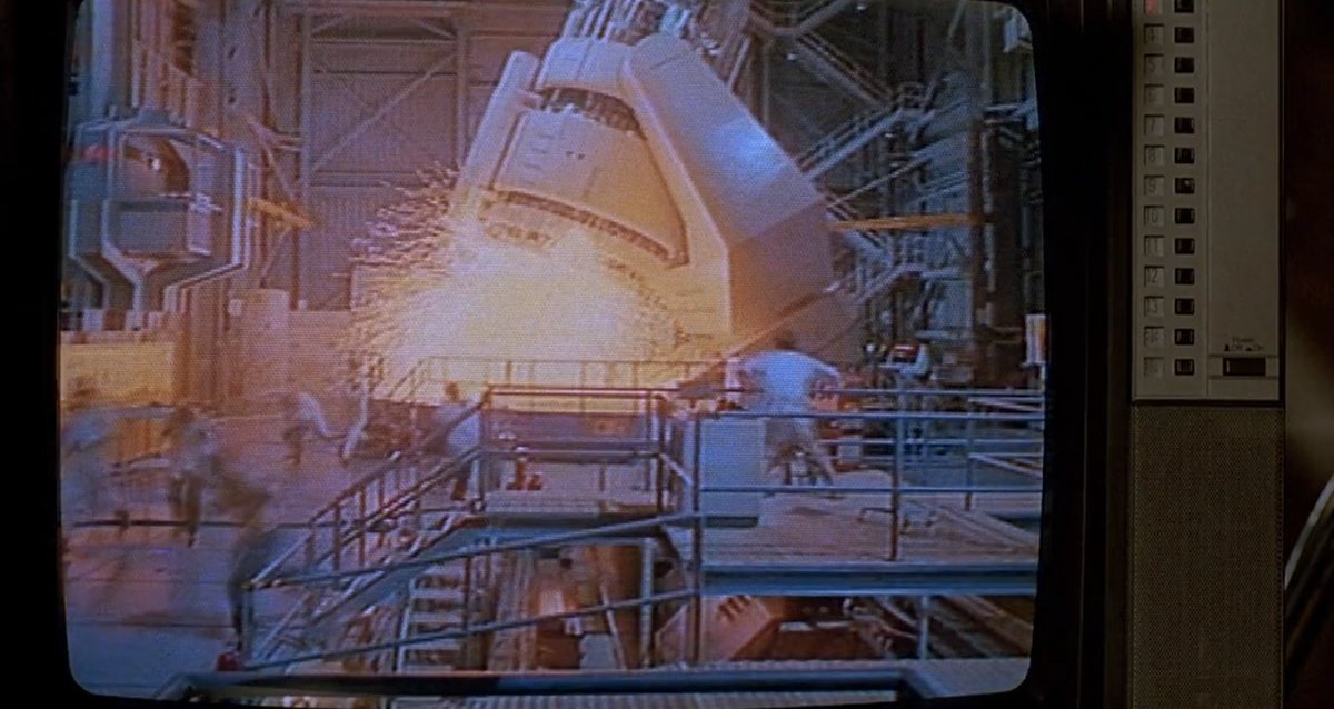 todayonscreen's tweet image. Today, September 8, an astrophysics lab tests a new laser spectroscope, accidentally yanking anthropomorphic duck Howard into Cleveland, Ohio from a different dimension (Howard the Duck, 1986)