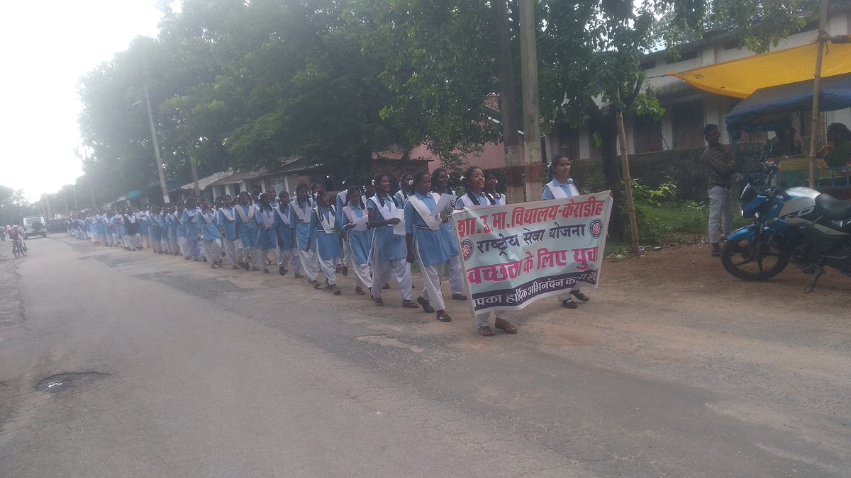 VIRENDRASAI1's tweet photo. 8 सितंबर, विश्व साक्षरता दिवस के अवसर पर ग्राम केराडीह में राष्ट्रीय सेवा योजना शा उ मा वि केराडीह के बैनरतले स्वयंसेवक विद्यार्थियों एवं शिक्षक, शिक्षिकाओं द्वारा साक्षरता रैली का आयोजन।
@rd_nss 
@ChhattisgarhCMO @nss_to @nssjashpur 
@askabir_ 
@NssrdB 
@Nss_ssgi 
@PMOIndia https://t.co/PZoj3FZqwu