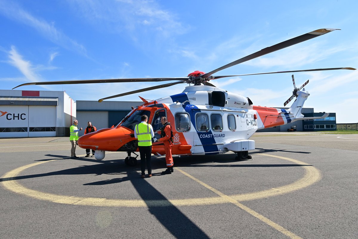 Kustwacht_nl's tweet photo. De nieuwe helikopter van de Kustwacht is geland op Den Helder Airport. De kustwachthelikopter is tijdelijk in Den Helder voor keuringen en checks. De tweede wordt nu gebouwd en getest in Italië. Vanaf november worden ze operationeel ingezet.
#kustwacht #bristowgroup https://t.co/mRWRTDFylA